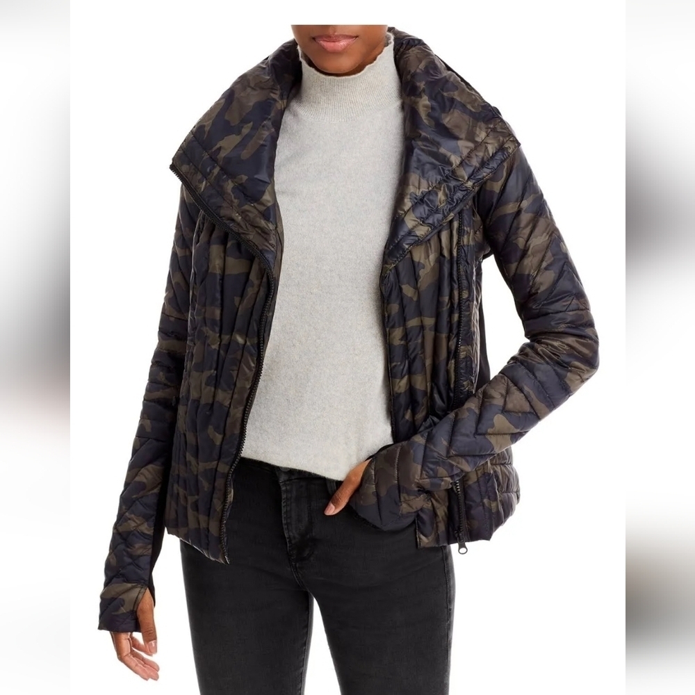 Blanc Noir Motion Panel Down Filled Puffer Jacket Medium Camo/Black